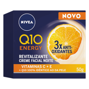 O Nivea Q10 Energy é uma linha de cuidados faciais desenvolvida para proporcionar hidratação, luminosidade e redução dos sinais de fadiga. Sua fórmula inovadora combina três poderosos antioxidantes: coenzima Q10, vitamina C e vitamina E, que atuam em conjunto para revitalizar a pele e combater os danos causados pelos radicais livres. A coenzima Q10 é um composto natural presente na pele, essencial para a produção de energia celular. Com o passar dos anos, seus níveis diminuem, o que leva à perda de firmeza e ao surgimento de rugas. O Nivea Q10 Energy repõe essa substância, ajudando a reduzir linhas finas e melhorar a elasticidade da pele. Já a vitamina C ilumina a pele e combate manchas, proporcionando um aspecto mais saudável e radiante. A vitamina E, por sua vez, tem ação hidratante e protetora, prevenindo o envelhecimento precoce. Essa linha inclui diferentes produtos, como cremes diurnos e noturnos, séruns e cremes para a área dos olhos, todos formulados para revitalizar a pele cansada e sem brilho. O creme diurno possui FPS 15 ou 30, protegendo contra os danos do sol, enquanto o creme noturno estimula a renovação celular durante o sono. Indicado para todos os tipos de pele, o Nivea Q10 Energy melhora visivelmente a textura e o viço da pele com o uso contínuo. Para melhores resultados, recomenda-se uma rotina completa de cuidados, aliando limpeza, hidratação e proteção solar. Com textura leve e rápida absorção, essa linha é ideal para quem busca um tratamento eficaz contra os sinais de cansaço e envelhecimento precoce, deixando a pele mais firme, hidratada e radiante ao longo do tempo.